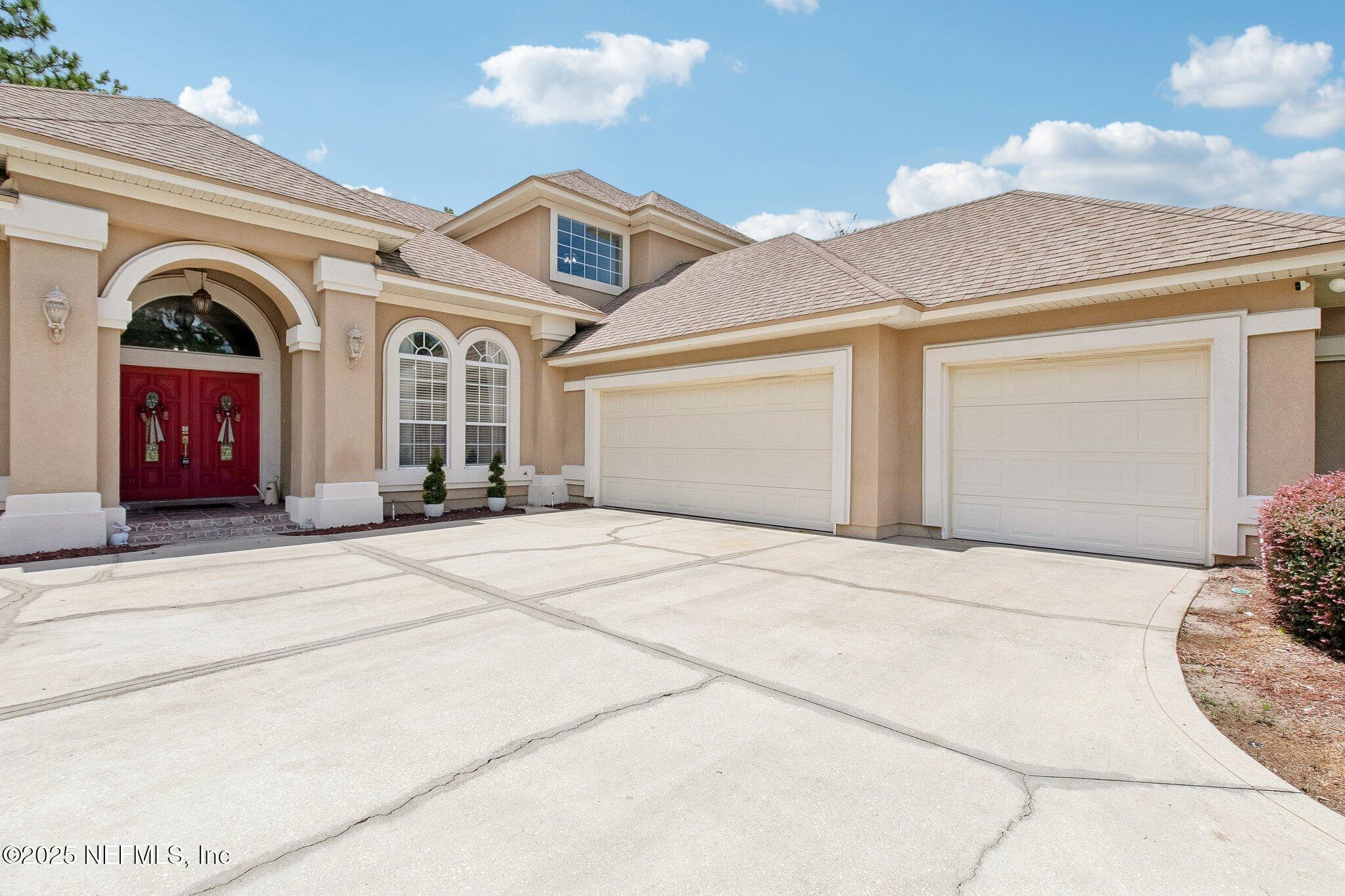 Property Photo: 1677 Pebble Beach Boulevard FL 32043