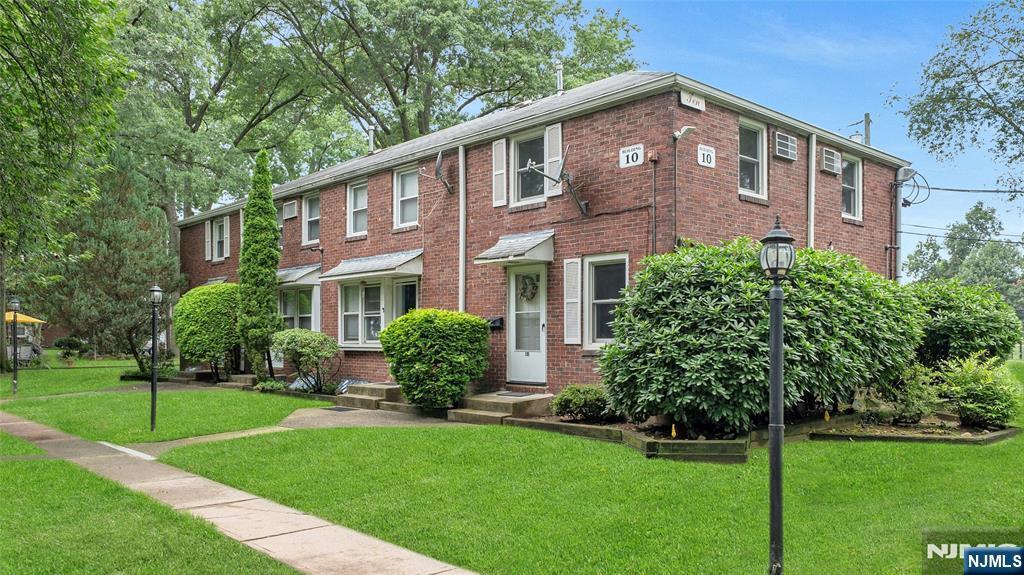 Property Photo:  130 Glenbrook Parkway 10D  NJ 07631 