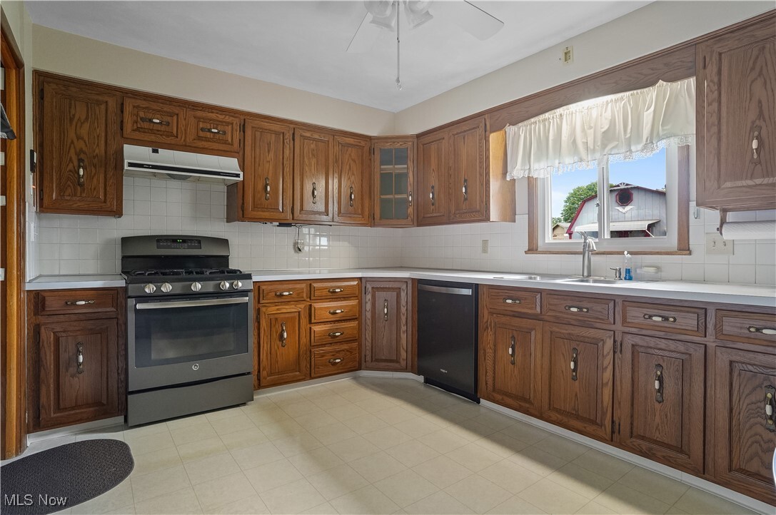 Property Photo: 2458 Country Lane OH 44514