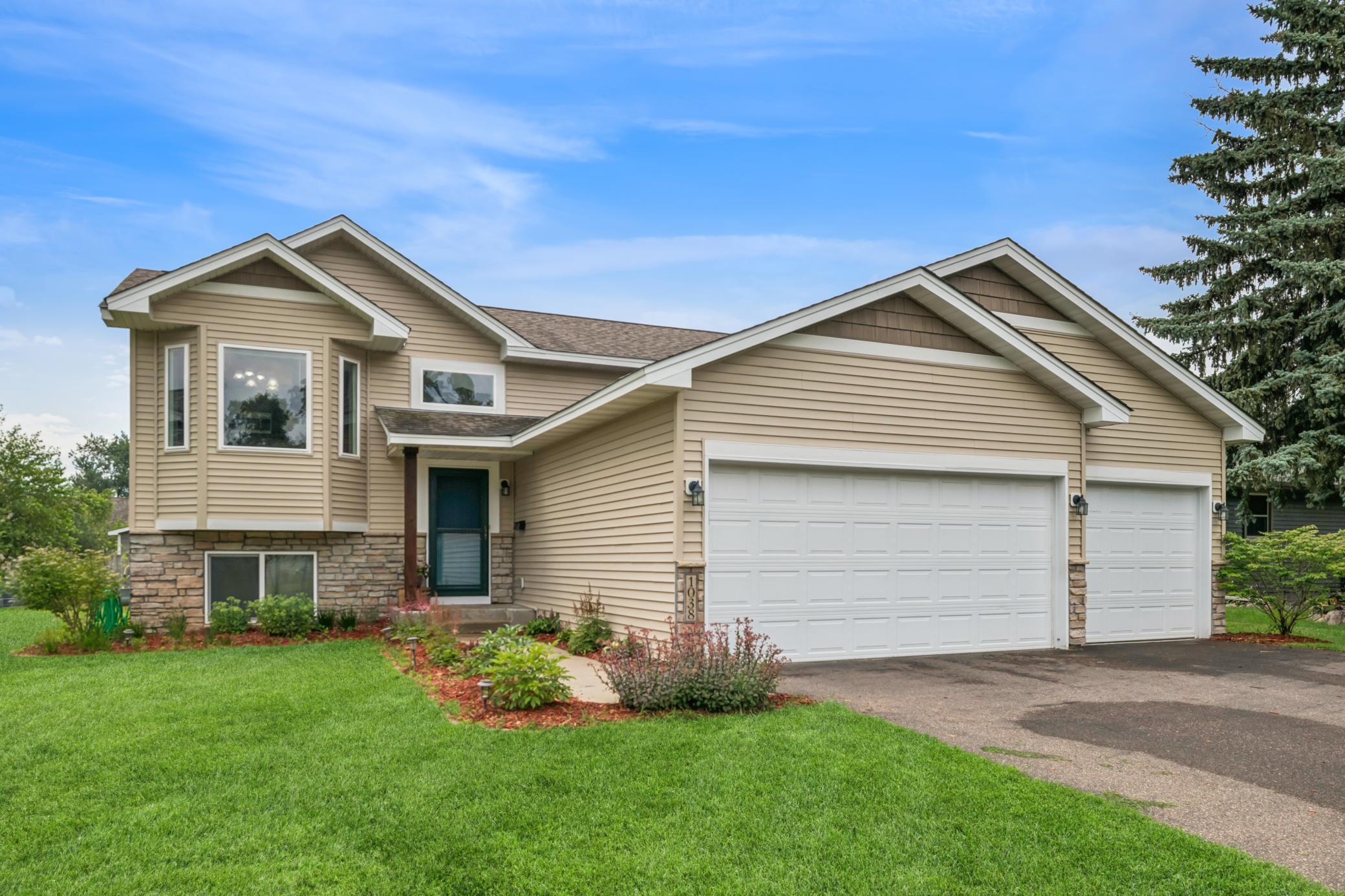 Property Photo:  1038 Madison Street  MN 55303 
