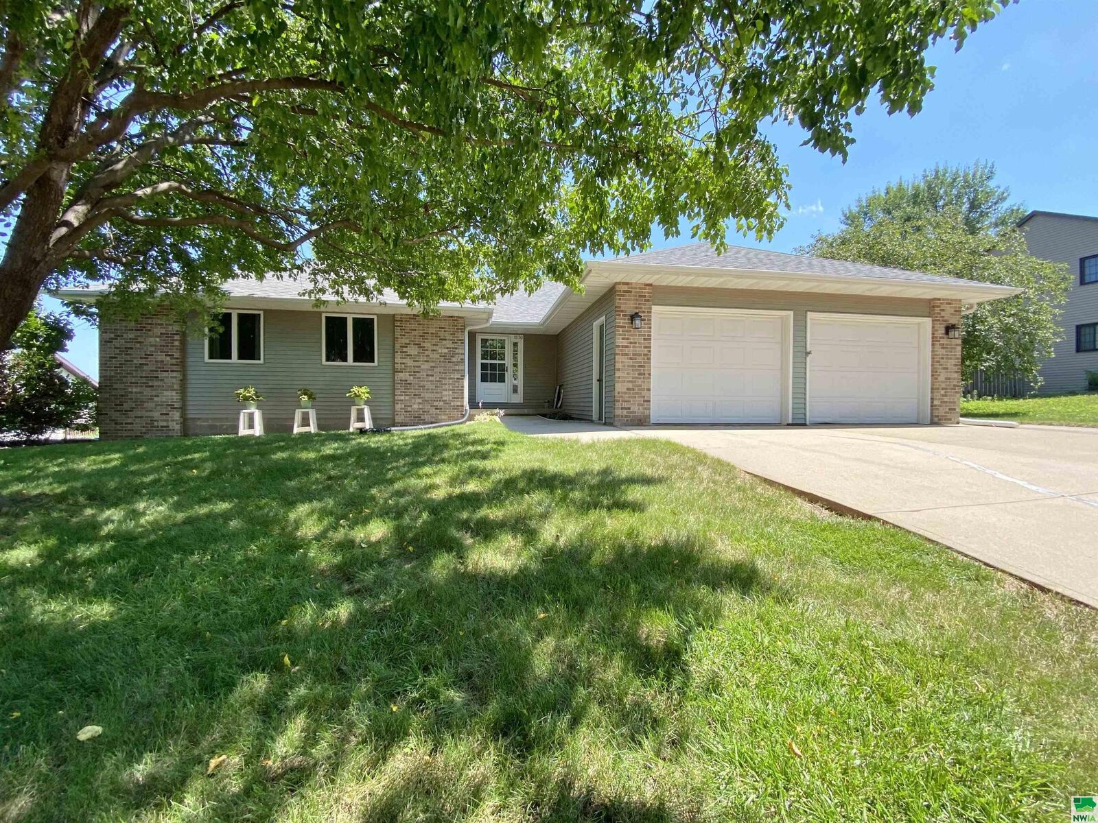 Property Photo: 1530 3rd Ave SE IA 51031