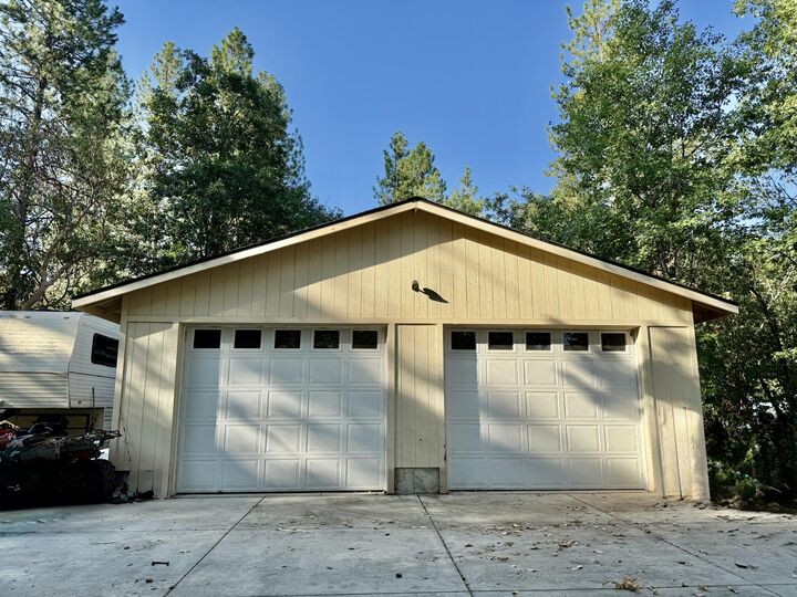Property Photo:  3041 Helgeson Lane  OR 97527 