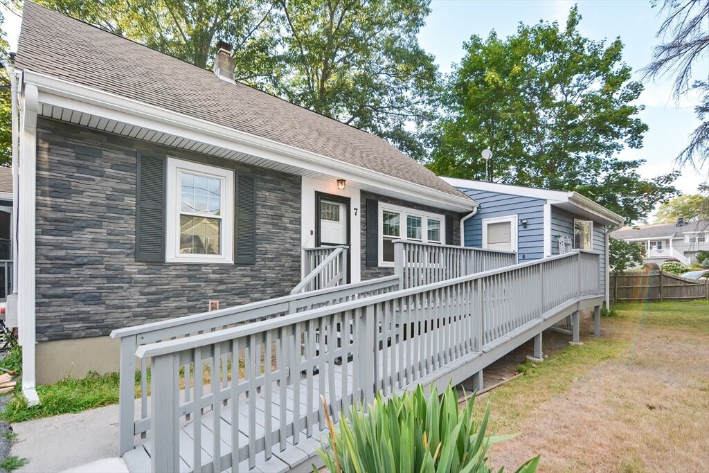 Property Photo:  7 Maple Street  MA 01803 