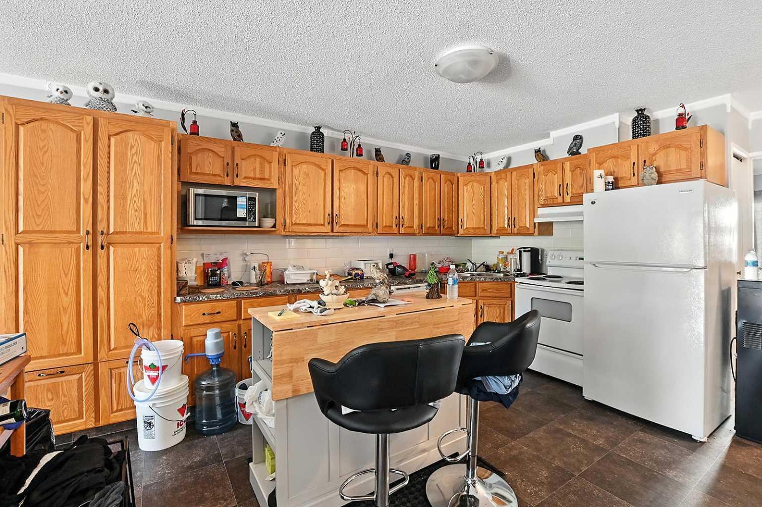 Property Photo:  4240 46A Avenuecrescent 8  AB T4N 6T9 