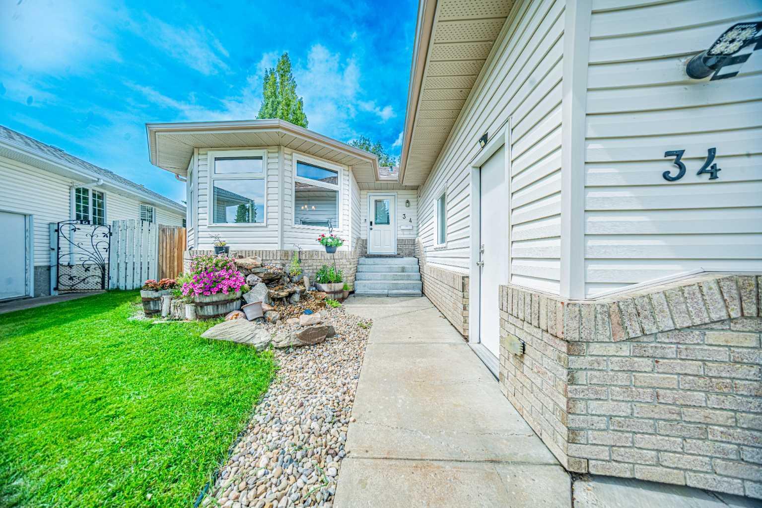 Property Photo:  34 Denmark Crescent  AB T4R 2K4 