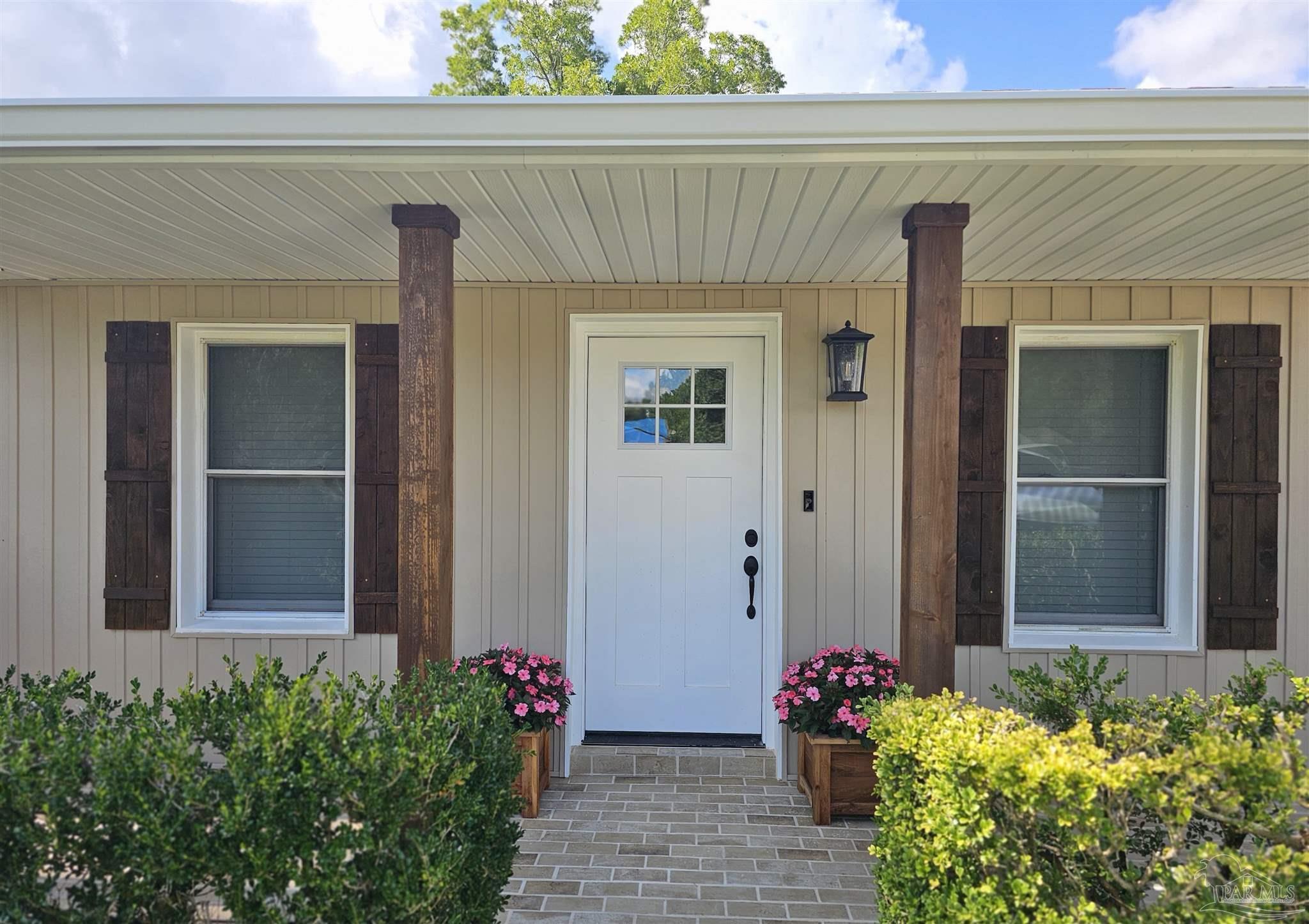 Property Photo: 7816 Dartmoor Ct FL 32514