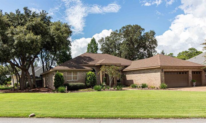 Property Photo: 6955 Turnberry Cir FL 32566