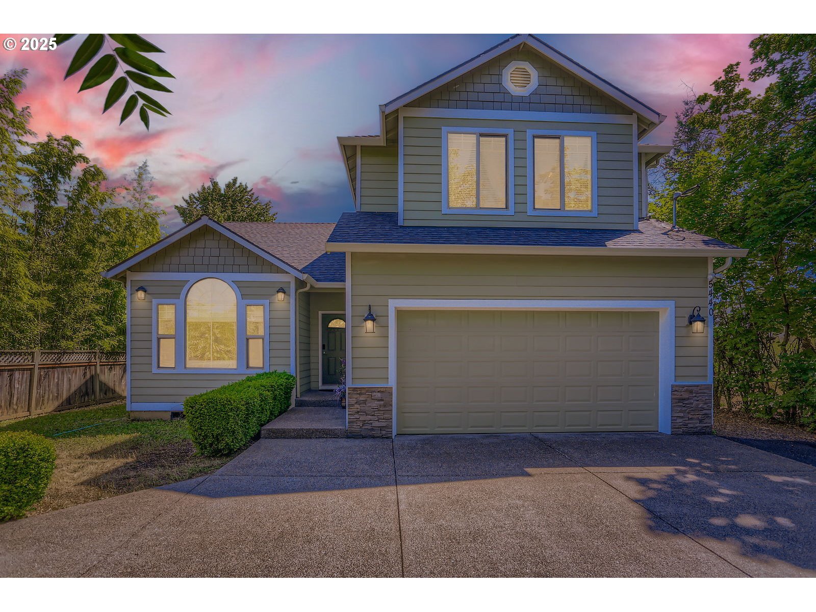 Property Photo: 5440 SE Ogden St OR 97206