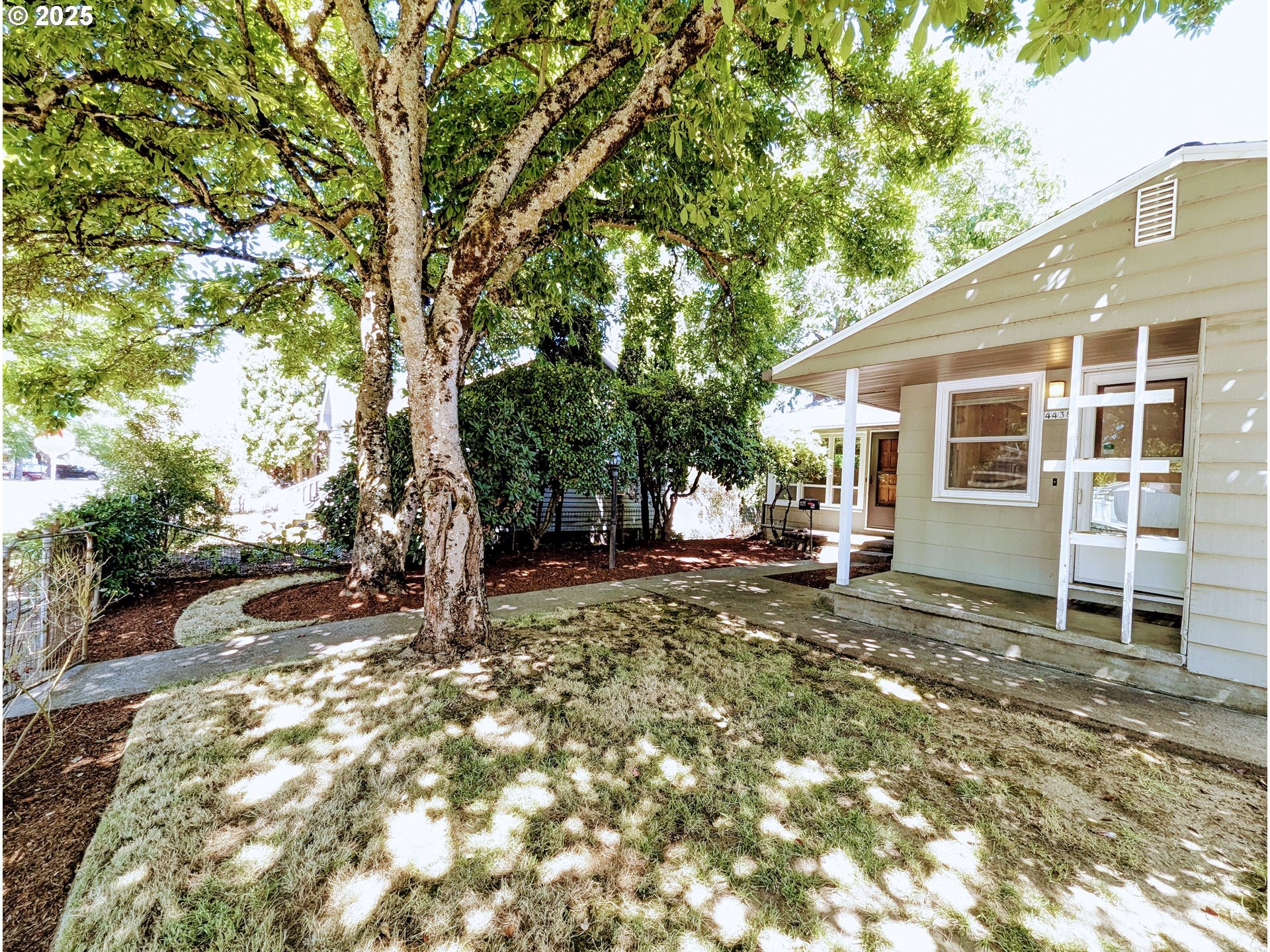Property Photo: 4438 NE 62nd Ave OR 97218