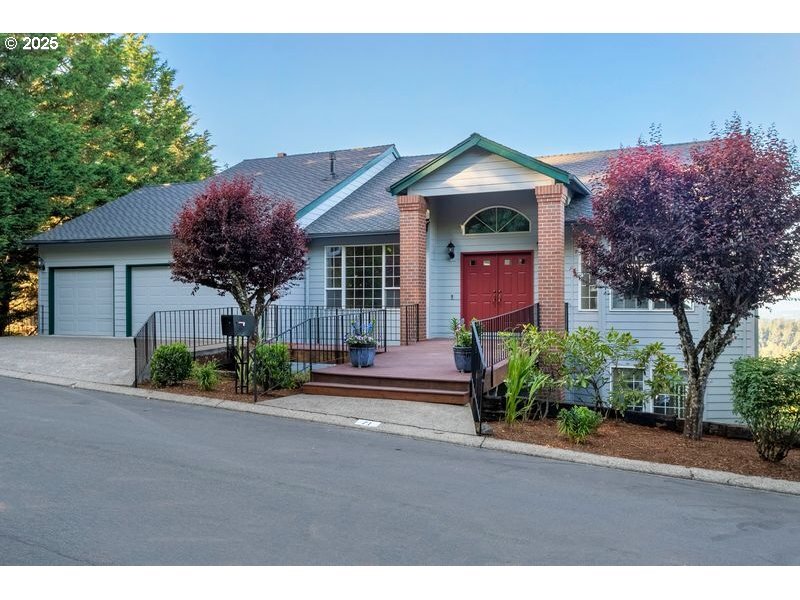Property Photo: 71 Hidalgo St OR 97035