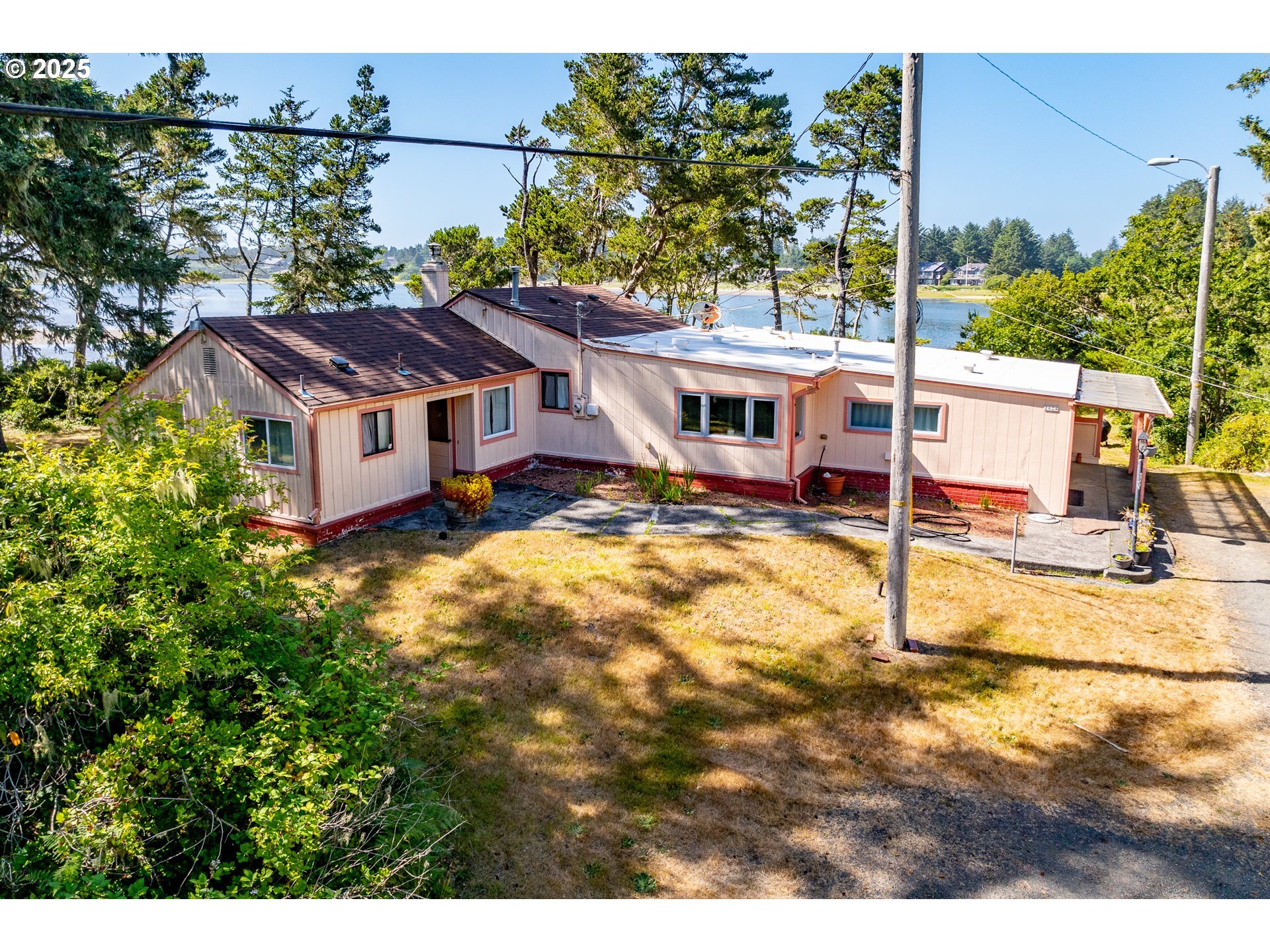 Property Photo: 2624 Neawanna St OR 97138
