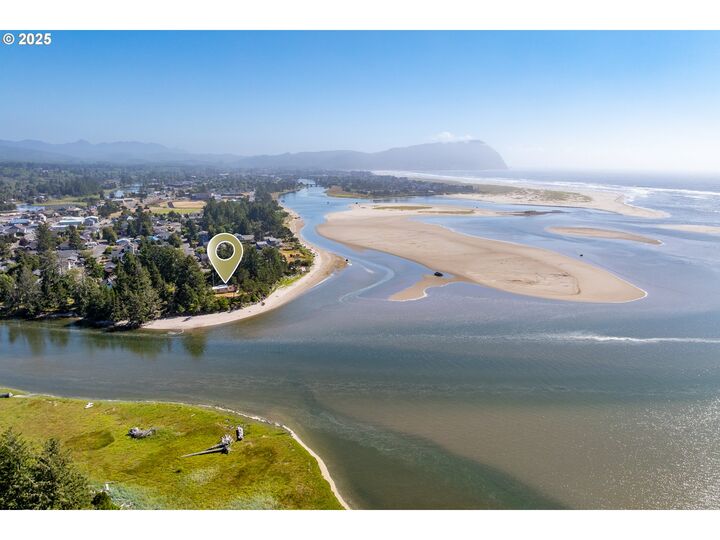 Property Photo: 2624 Neawanna St OR 97138