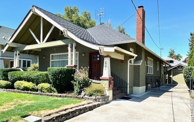 Property Photo: 627 E Alder Street WA 99362