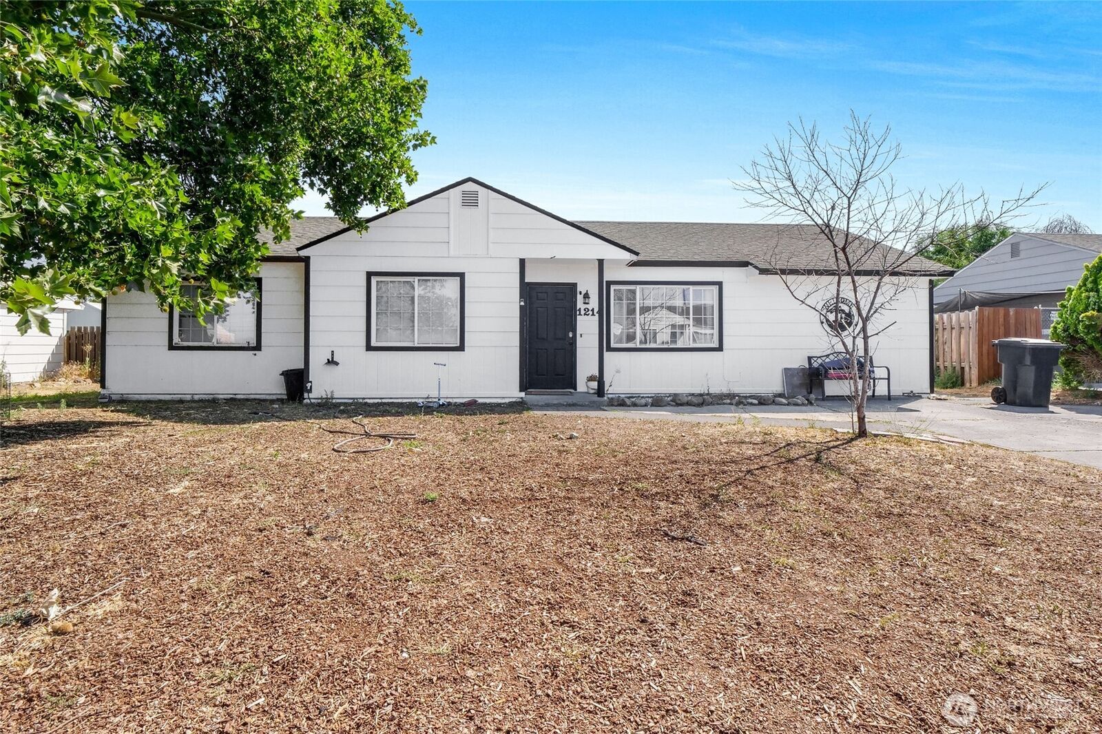 Property Photo:  1214  Arnold Drive  WA 98837 