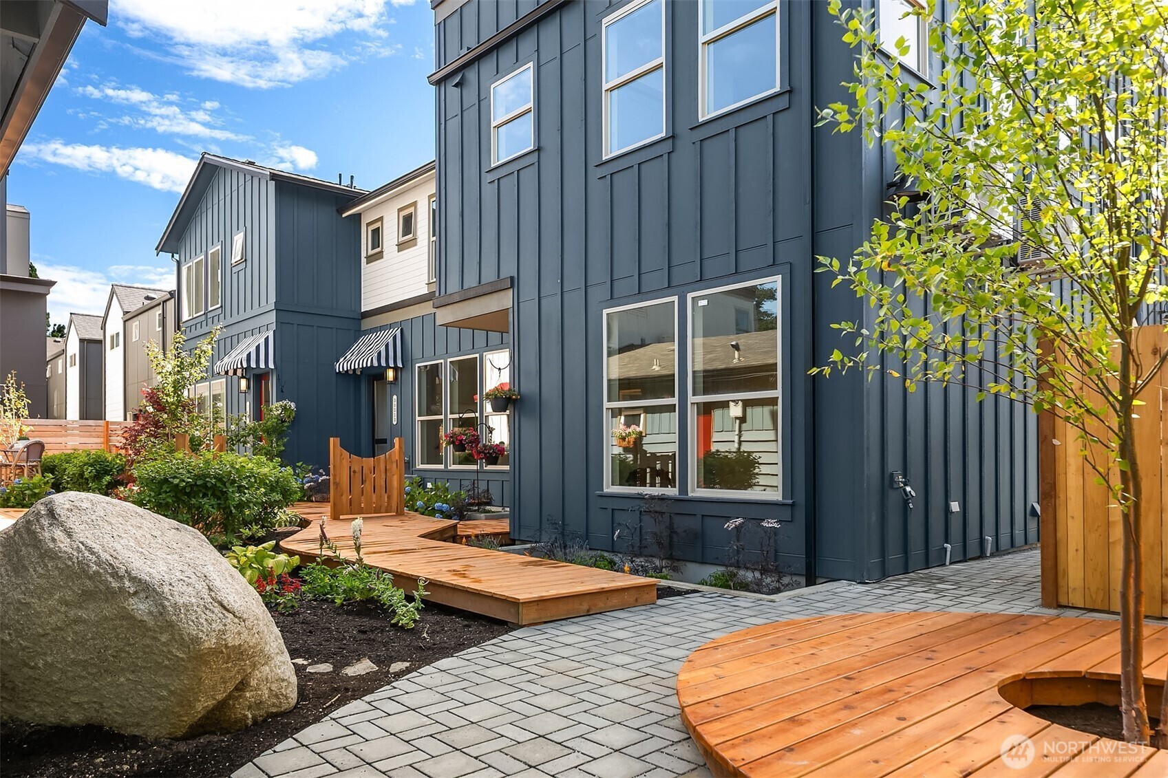 Property Photo:  5033  25th Avenue SW A  WA 98106 