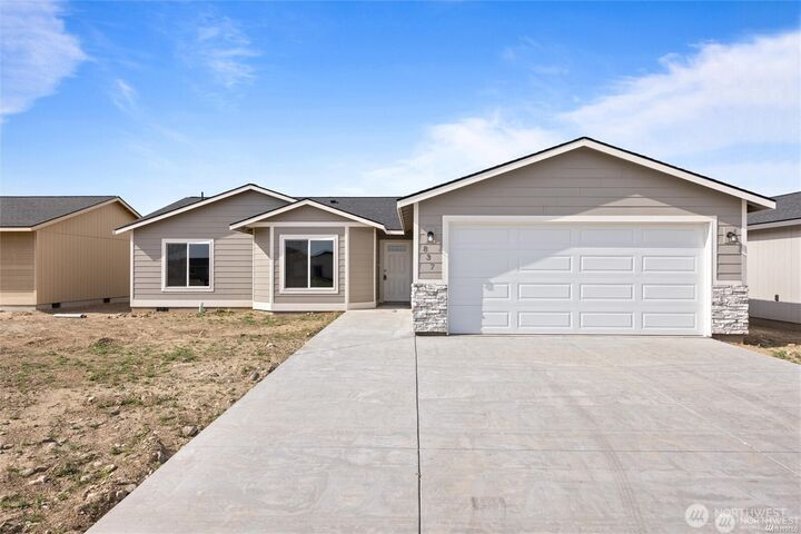 1505  7th Avenue NE  Quincy WA 98848 photo