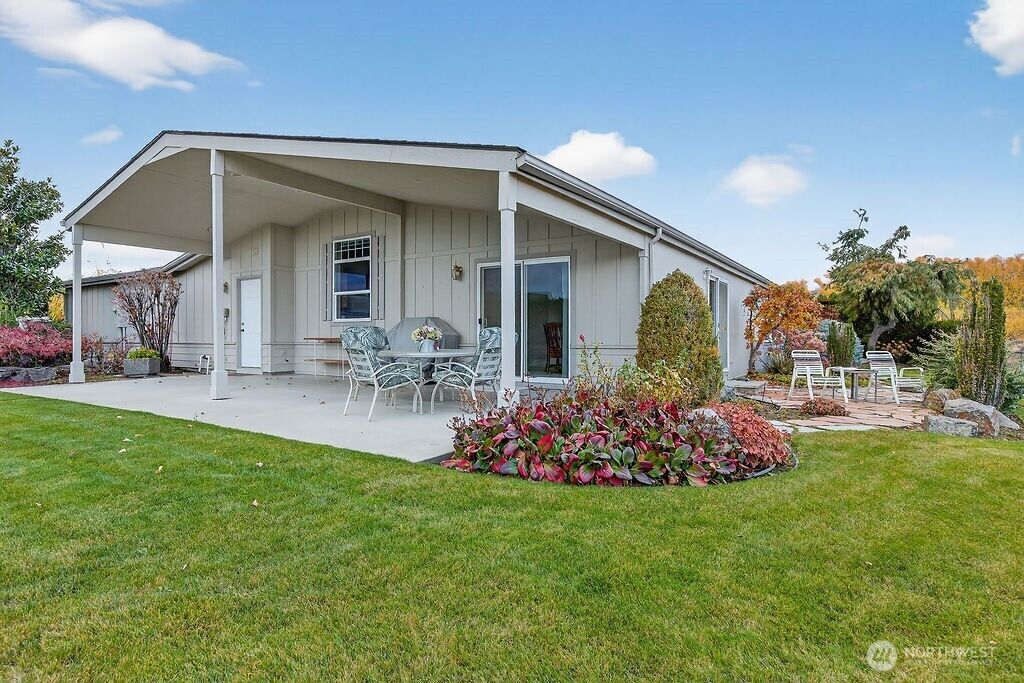 Property Photo: 584 Canyon Drive WA 98802