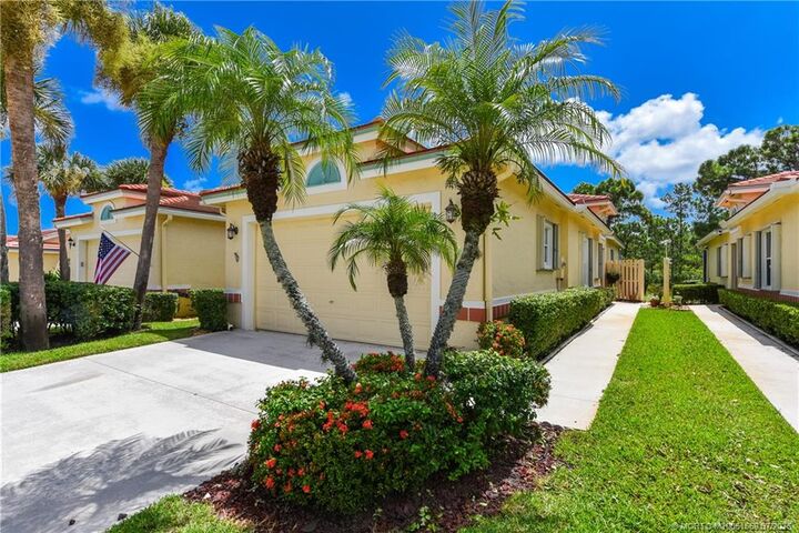 Property Photo:  1425 SW Greens Pointe Way  FL 34990 
