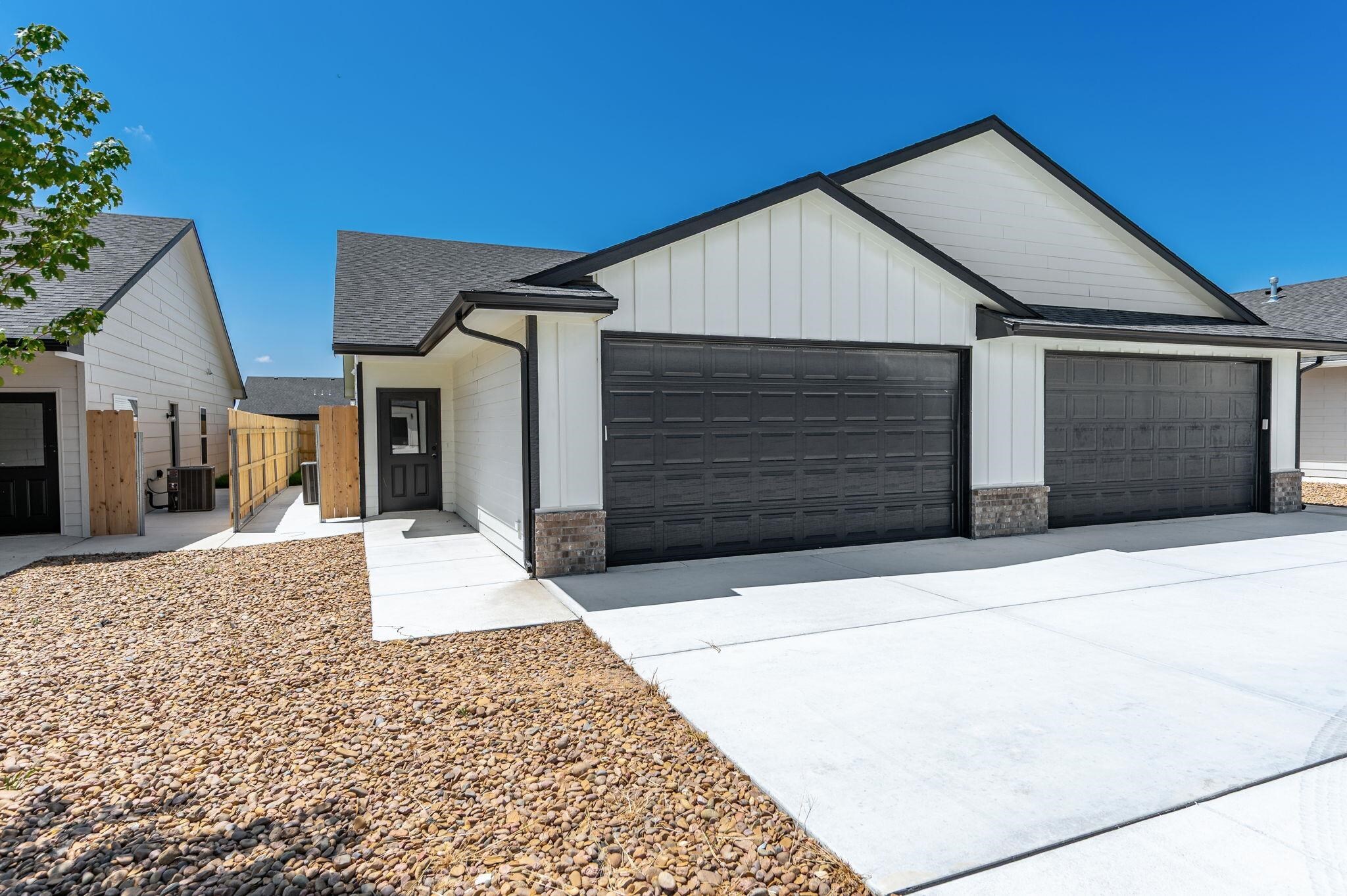 Property Photo:  511 E Harper St  KS 67147-8955 