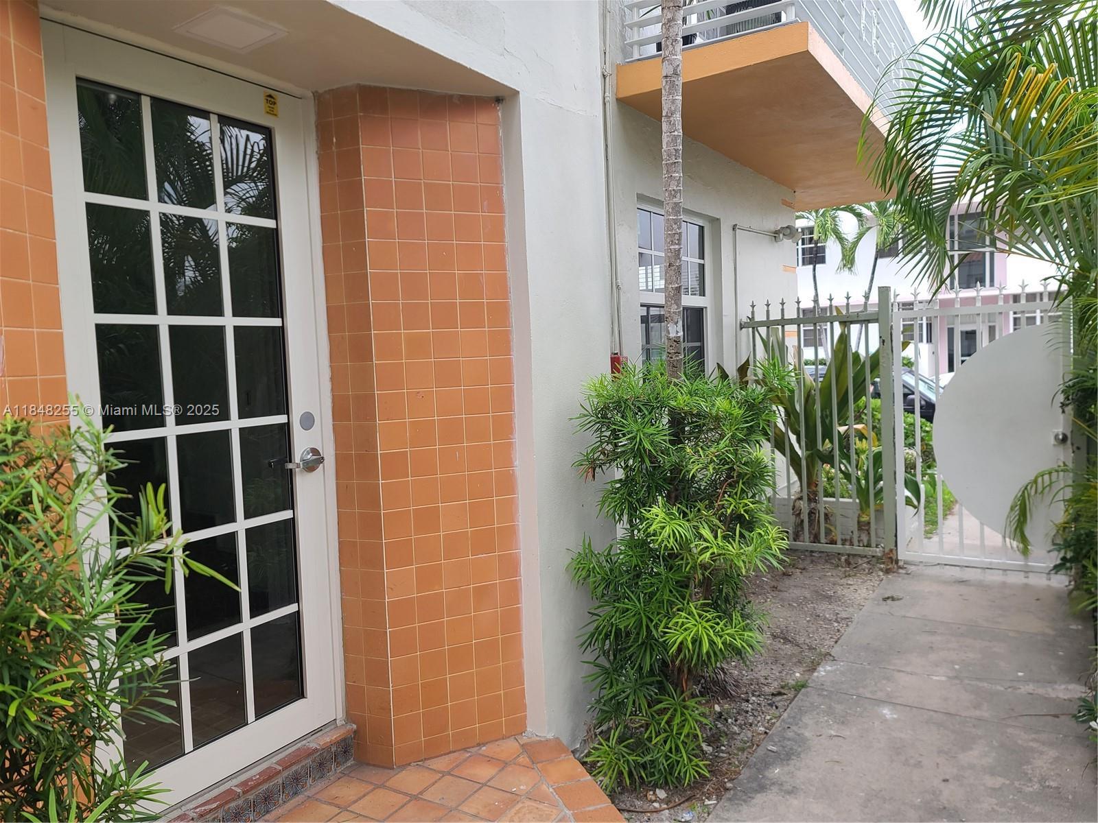 Property Photo:  439 15th St 1  FL 33139 