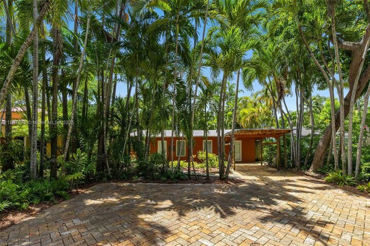 Property Photo: 4118 Ventura Ave FL 33133