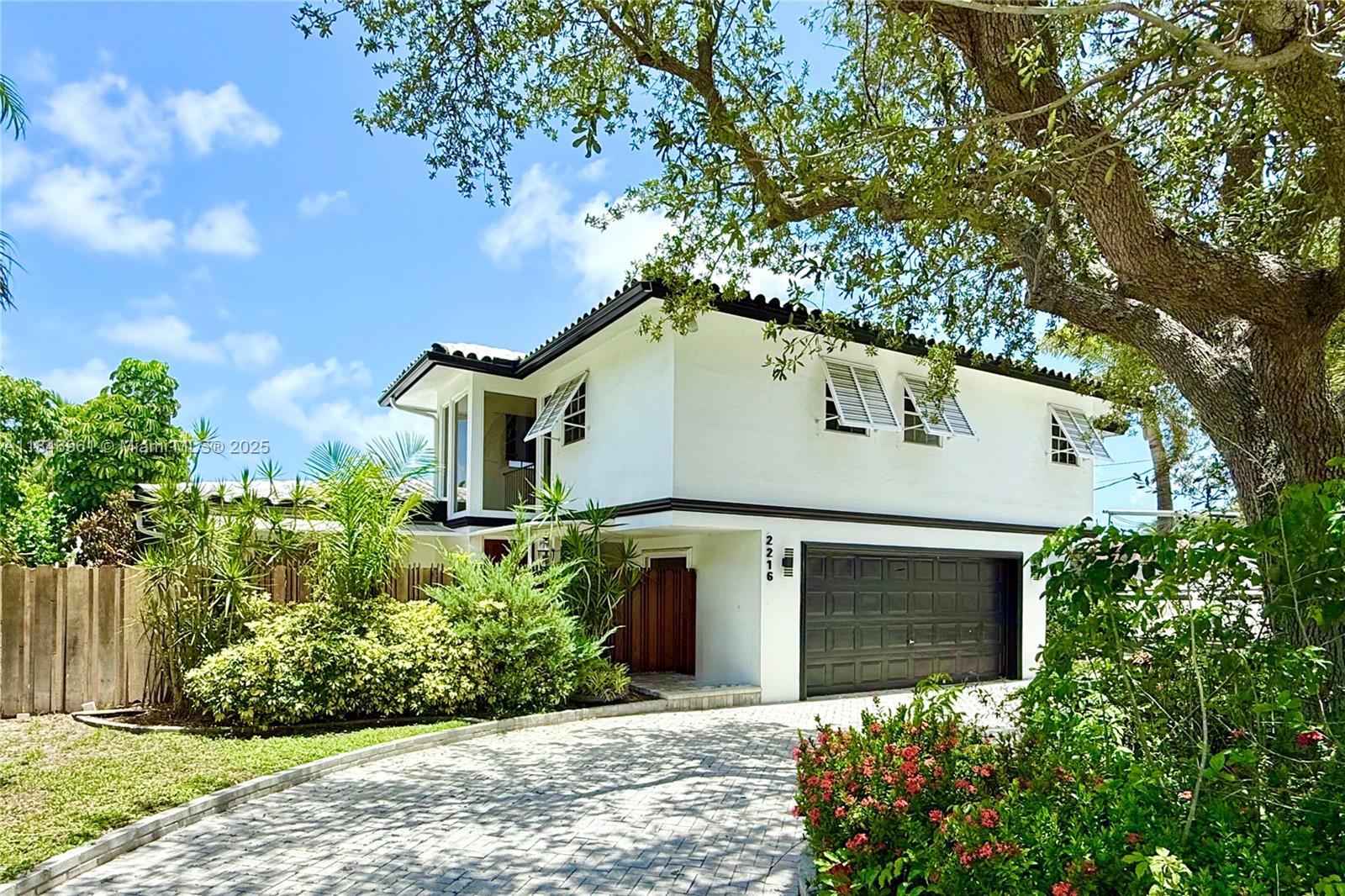 Property Photo: 2216 NE 18th Ave FL 33305