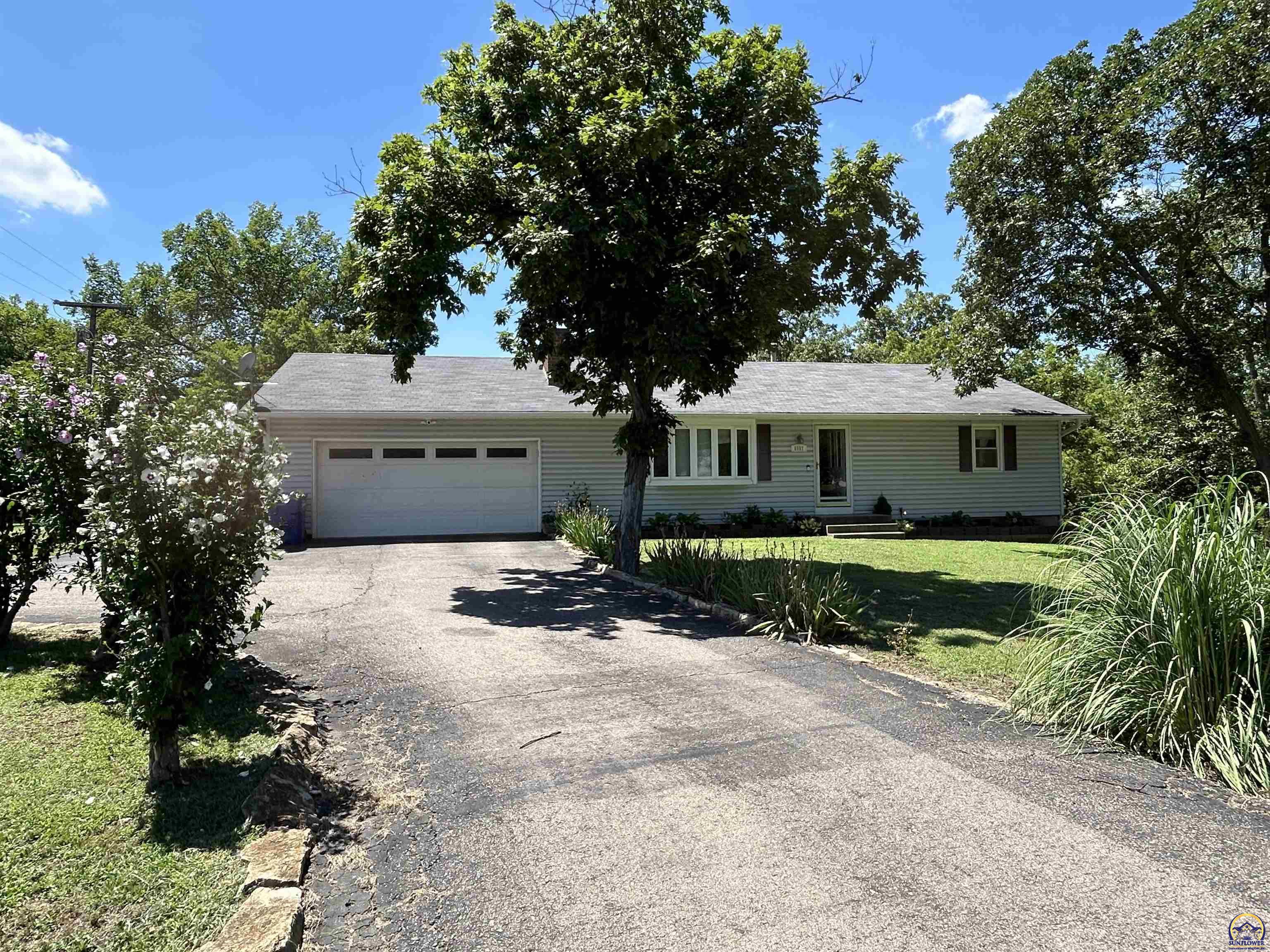Property Photo:  8597 Oak Point Rd  KS 66070 