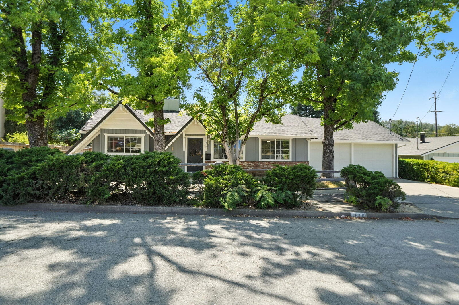 Property Photo: 1610 Pleasant Street CA 96001