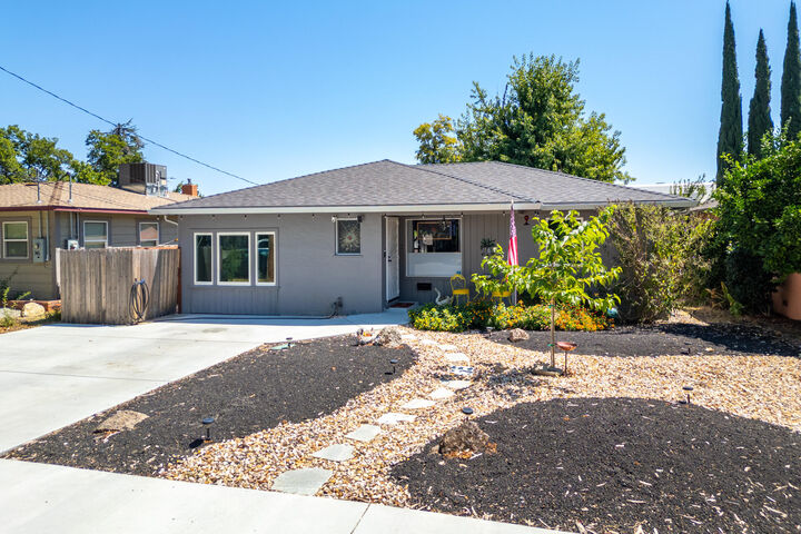 Property Photo:  1815 Verda Street  CA 96001 