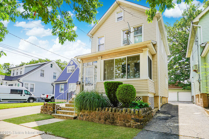 Property Photo:  263 Decker Avenue  NY 10302 