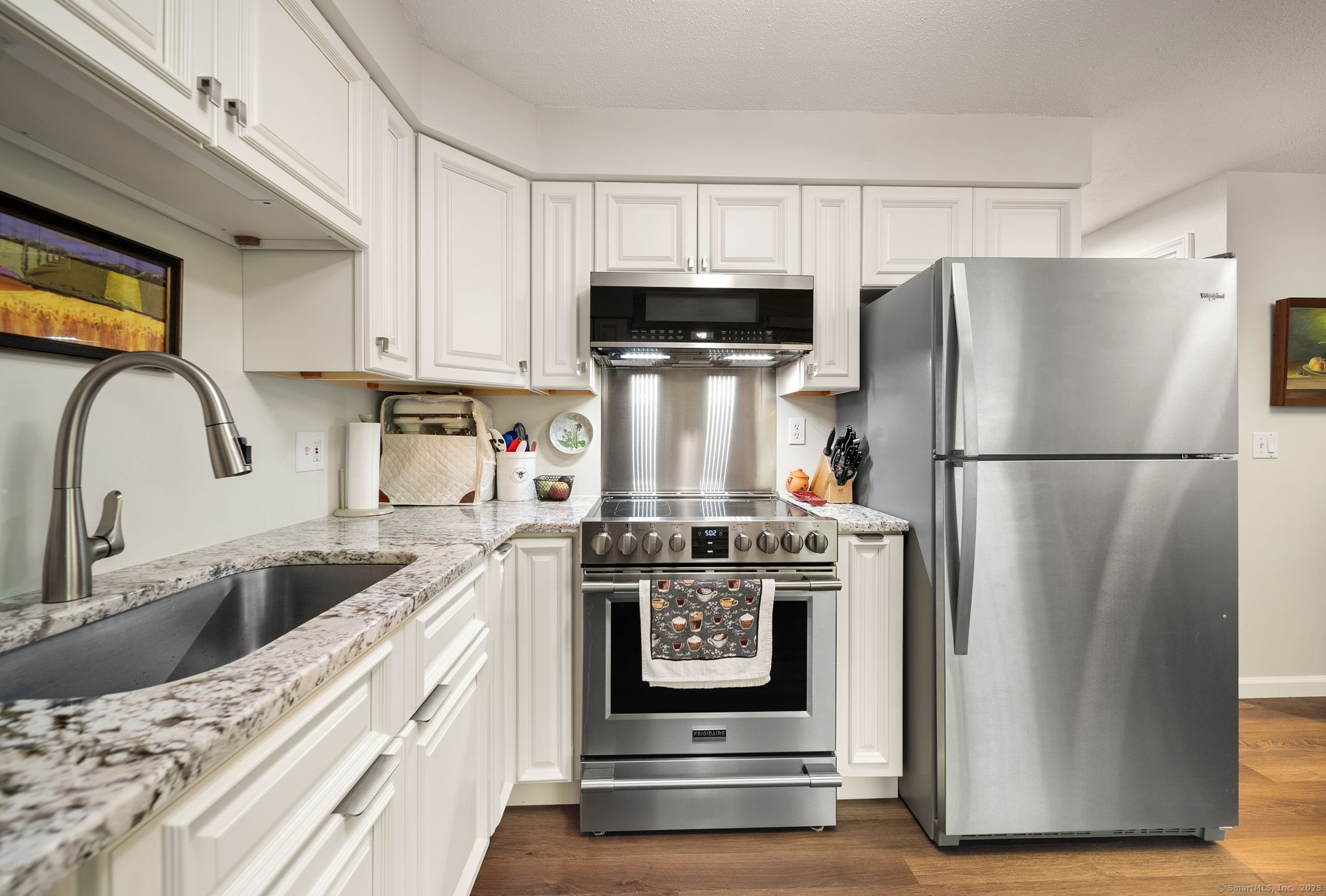 Property Photo: 68 Concord Drive 68 CT 06067