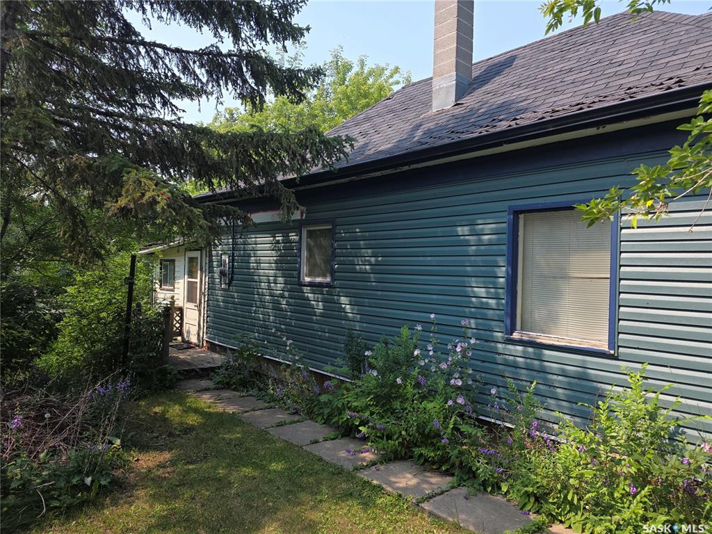 Property Photo:  311 5th Street E  SK S0A 4T0 