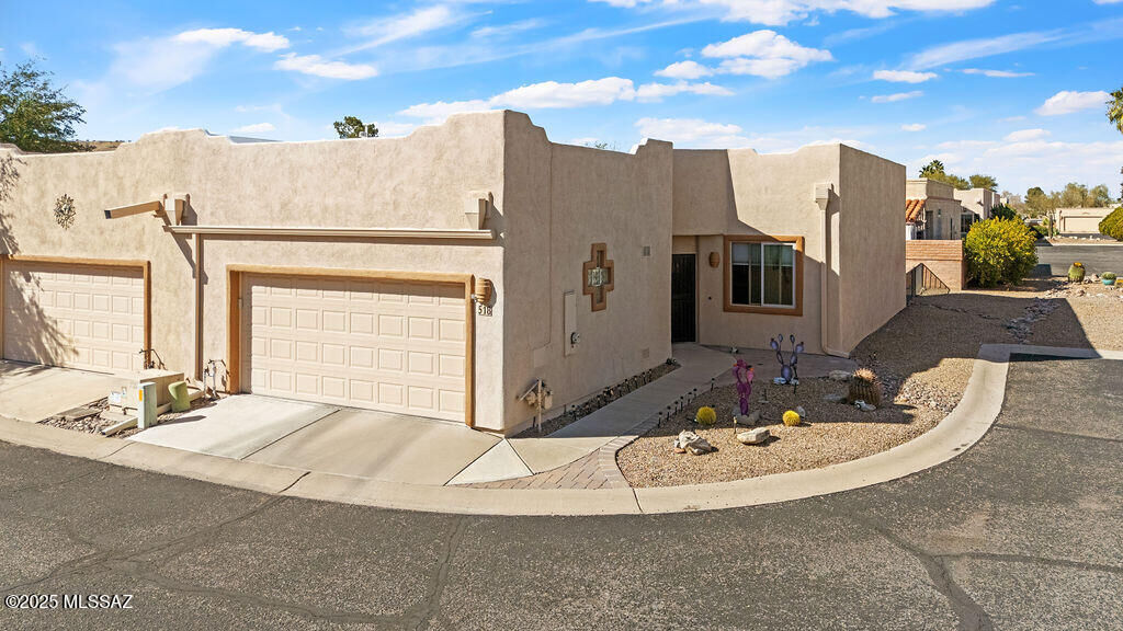 Property Photo: 518 W Parkwood Court AZ 85614
