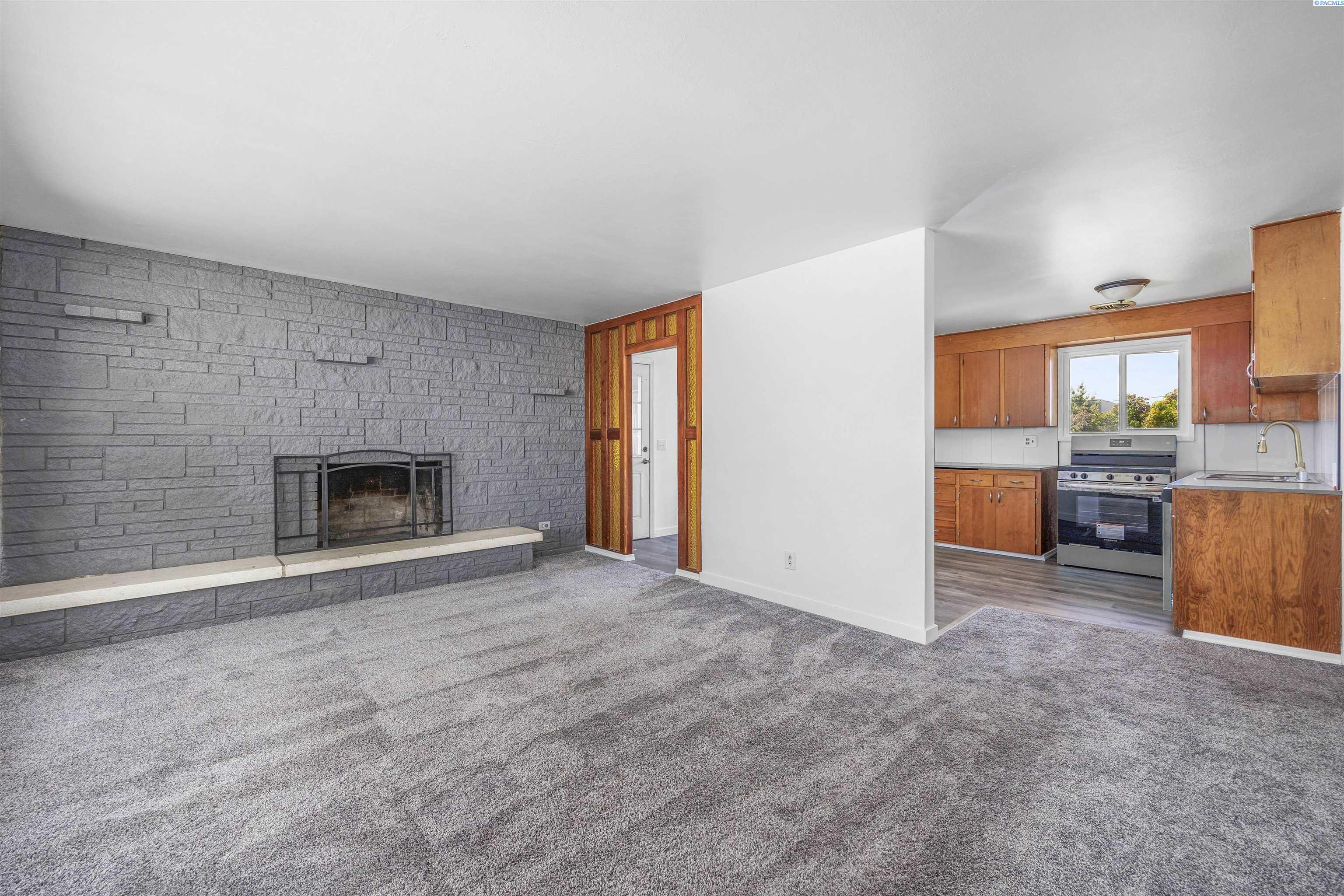 Property Photo:  210 S Anderson St  WA 99336 