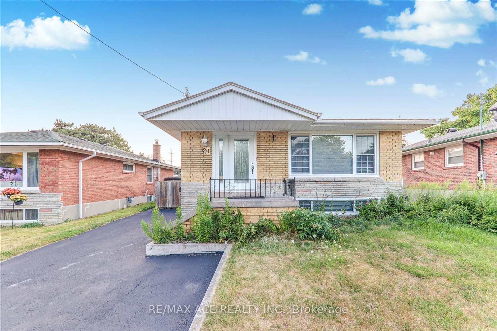 24 Wantanopa Crescent  Toronto ON M1H 2B3 photo