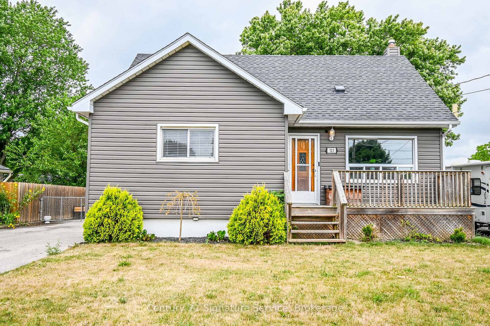 Photo de la propriété: 523 Clarence Street ON L3K 3H3