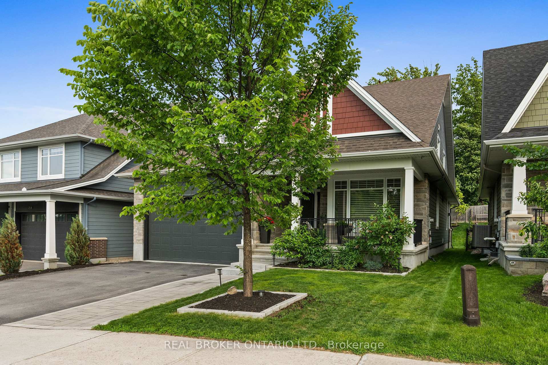 Property Photo: 236 Kilspindie Ridge ON K2J 6A4