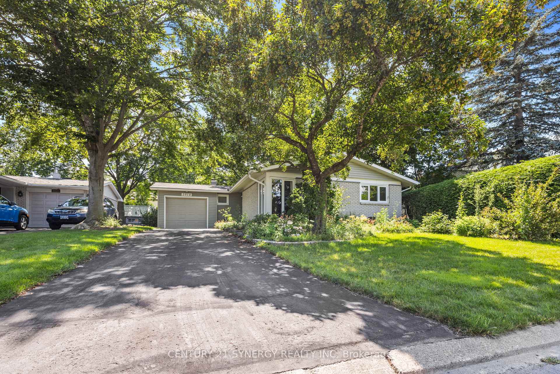 Property Photo: 2018 Deerhurst Court ON K1J 8H1