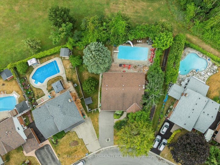 Property Photo: 11 Bayleaf Court ON K9K 1A2