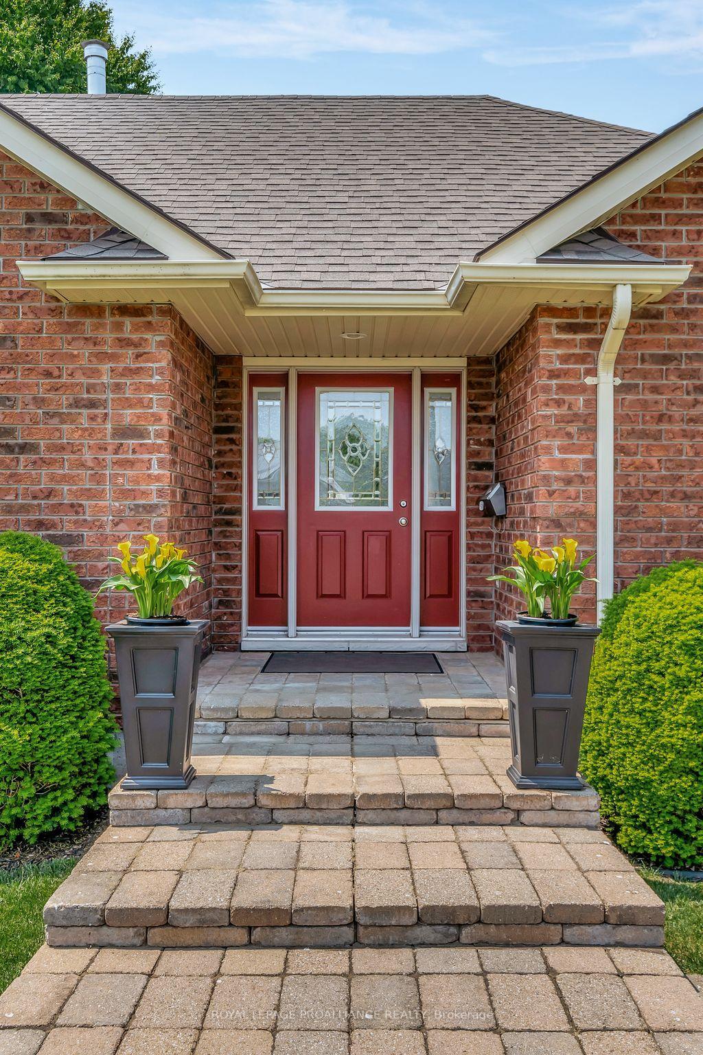 Property Photo: 3 Hazel Court ON K8P 5M4
