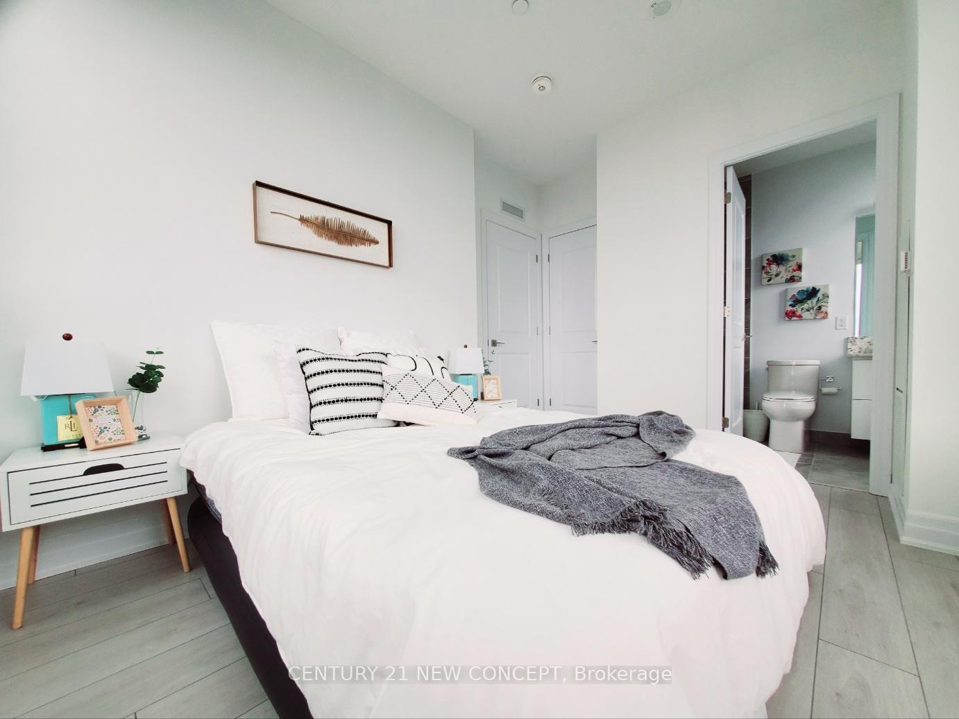 Property Photo: 30 Elm Drive W 3008 ON L5B 0N6