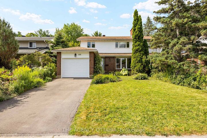 Property Photo: 688 Laverendrye Drive ON K1J 7X6