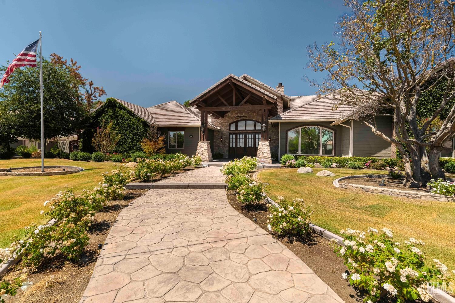 Property Photo: 17340 Legend Oaks Lane CA 93314