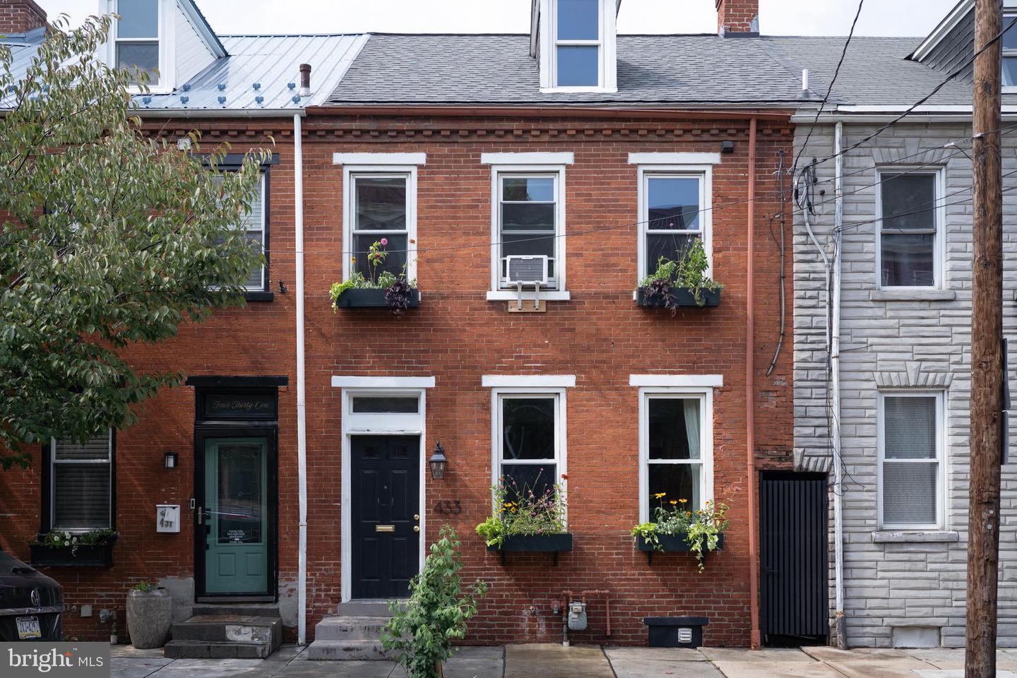 Property Photo: 433 E Orange Street PA 17602