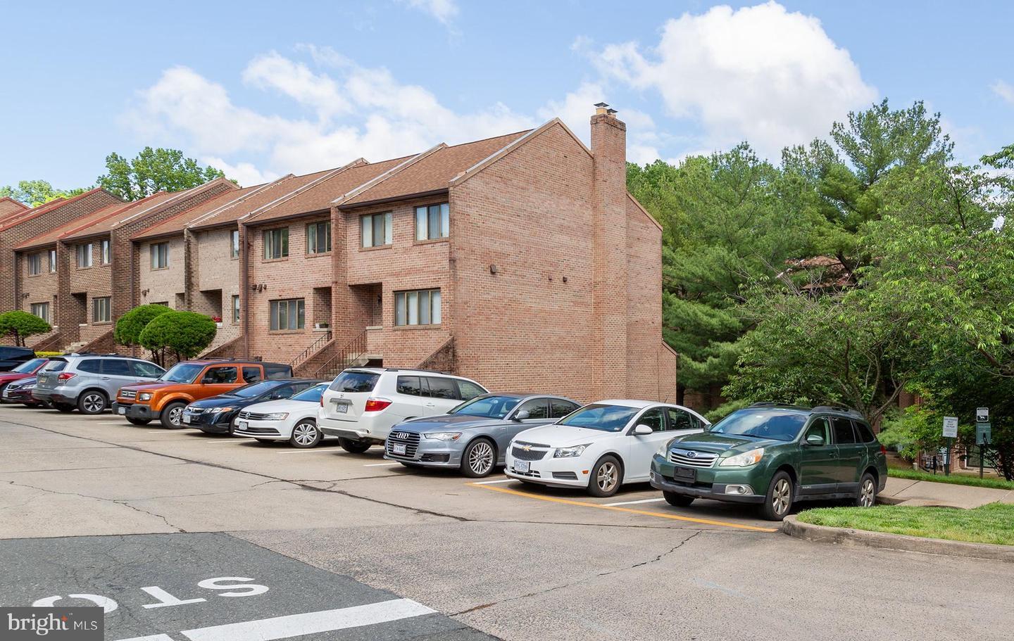 Property Photo: 3745 Madison Lane B VA 22041