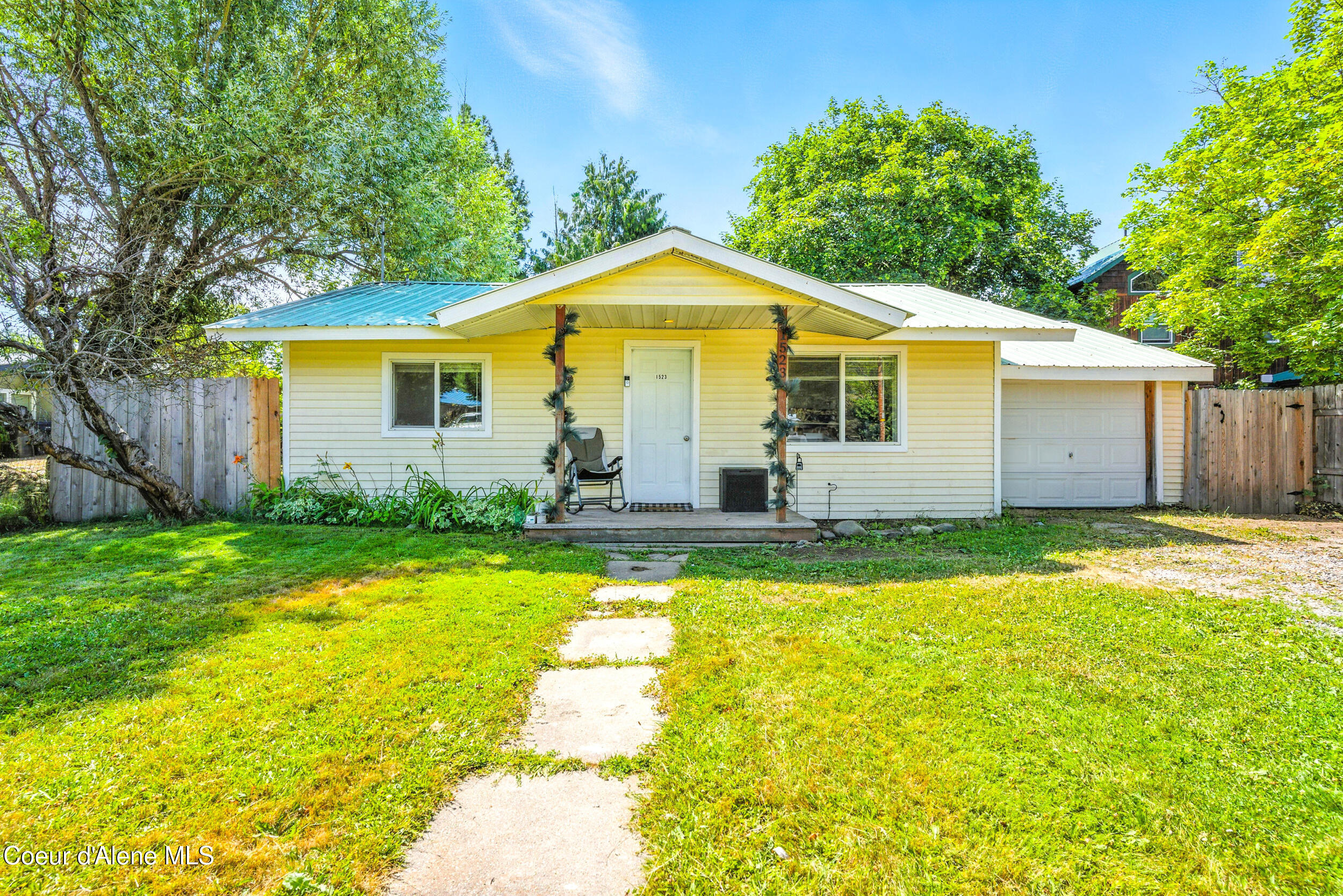 Property Photo:  1523 Main Street  ID 83864 