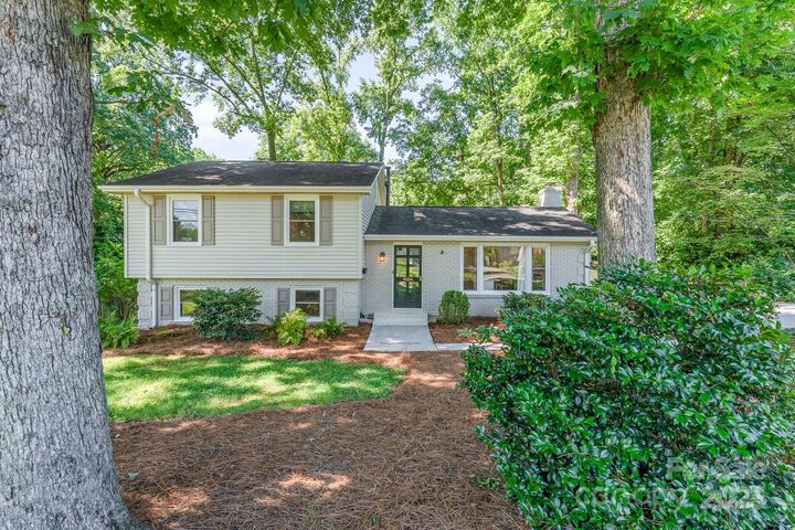Property Photo: 4014 Sulkirk Road NC 28210