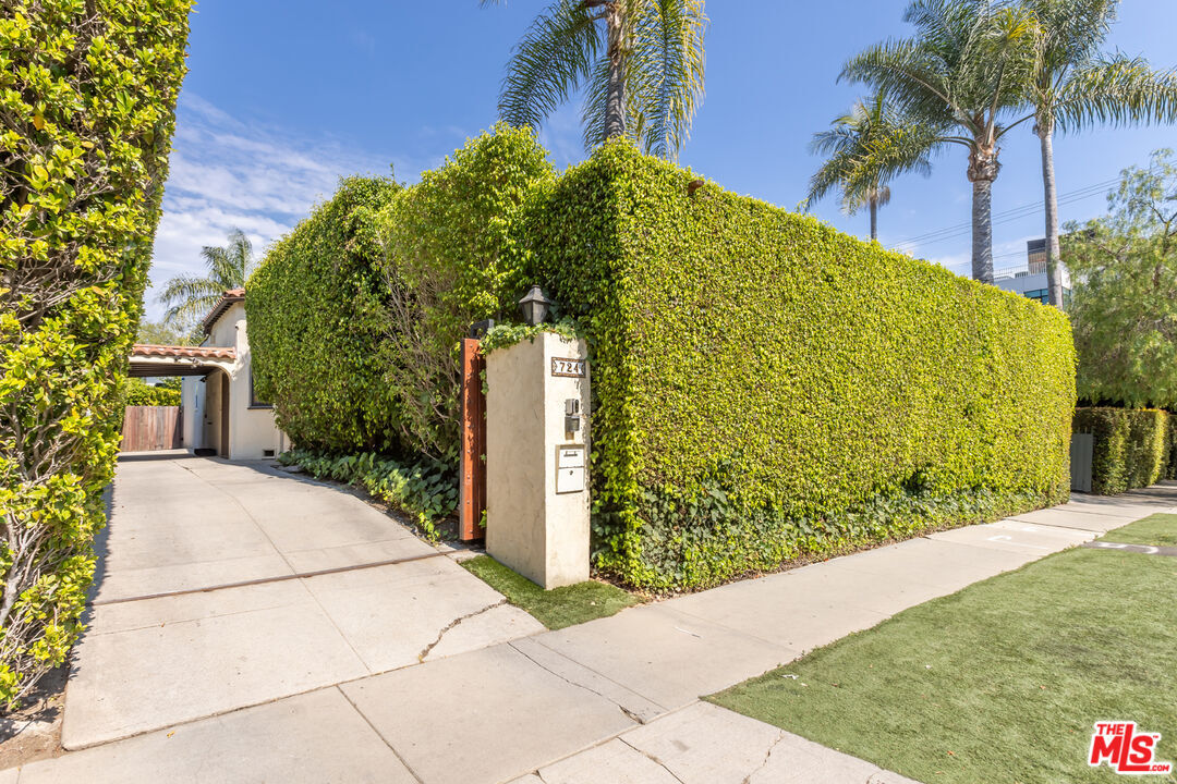 Property Photo: 724 N Spaulding Ave CA 90046