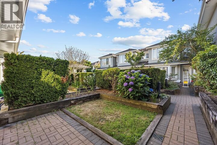 Photo de la propriété: 7370 Stride Avenue 10 BC V3N 5E6