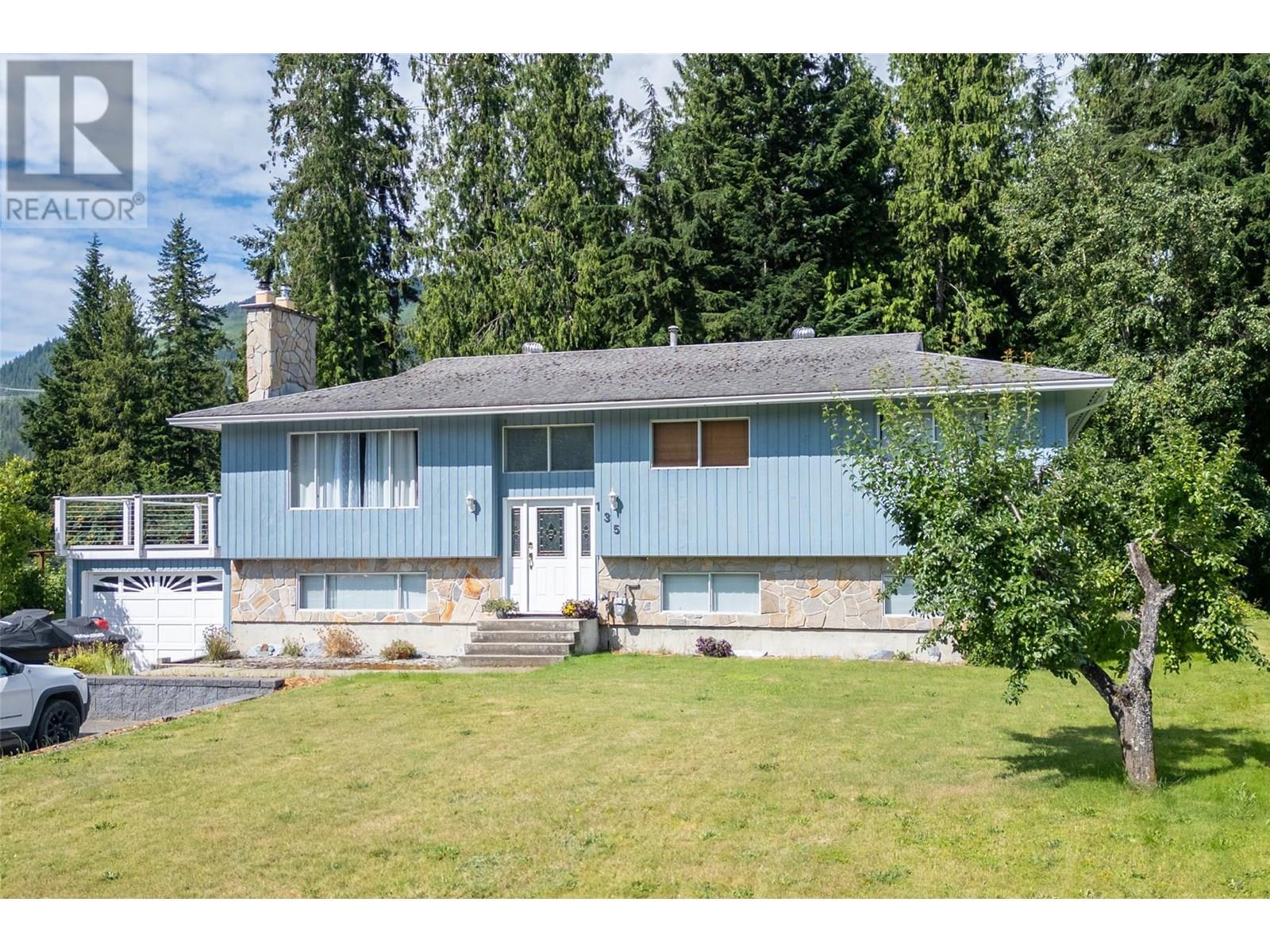135 Colbeck Road  Revelstoke BC V0E 2S0 photo